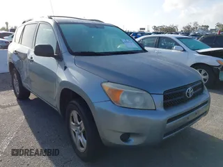 2008 Toyota RAV4 with VIN JTMZD33V386069231, listed as a IAAI auction lot 41939718 with 211,595 mi miles. Bid and sale history available at carsss.com. Image 1.