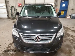 2014 Volkswagen Routan SE with VIN 2C4RVABG5ER135352, listed as a Copart auction lot 51677515 with 136,833 mi miles and Clean title. Bid and sale history available at DreamBid. Image 5.
