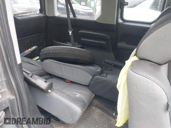 2005 Honda Element EX z VIN 5J6YH28665L001492, wystawiony jako IAAI lot #42278233 z przebiegiem 219 941 mil mil oraz . Historia ofert i sprzedaży dostępna na DreamBid. Obrazek 8.