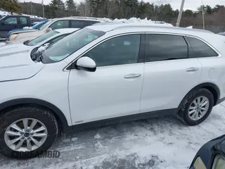 2019 Kia Sorento LX with VIN 5XYPGDA39KG452763, listed as a IAAI auction lot 41585609 with 71,503 mi miles. Bid and sale history available at carsss.com. Image 14.