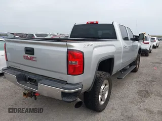 2016 GMC Sierra 2500HD SLT z VIN 1GT12TE89GF183548, wystawiony jako IAAI lot #40476400 z przebiegiem 203 148 mil mil oraz . Historia ofert i sprzedaży dostępna na DreamBid. Obrazek 4.