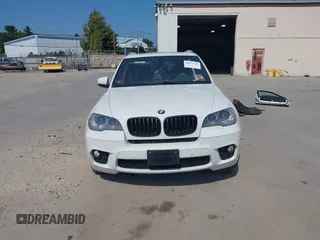 2013 BMW X5 xDrive35i z VIN 5UXZV4C55D0B07060, wystawiony jako IAAI lot #40331229 z przebiegiem 61 458 mil mil oraz . Historia ofert i sprzedaży dostępna na DreamBid. Obrazek 13.