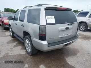 2007 Chevrolet Tahoe LT z VIN 1GNFC13017J400809, wystawiony jako IAAI lot #42689204 z przebiegiem 237 400 mil mil oraz . Historia ofert i sprzedaży dostępna na DreamBid. Obrazek 3.