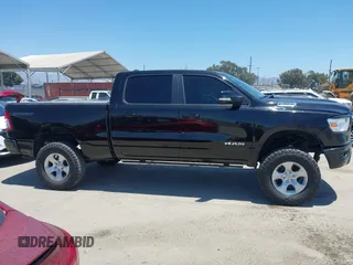 2022 Ram 1500 Big Horn z VIN 1C6RRFMG7NN441178, wystawiony jako IAAI lot #42721492 z przebiegiem 16 459 mil mil oraz . Historia ofert i sprzedaży dostępna na DreamBid. Obrazek 13.