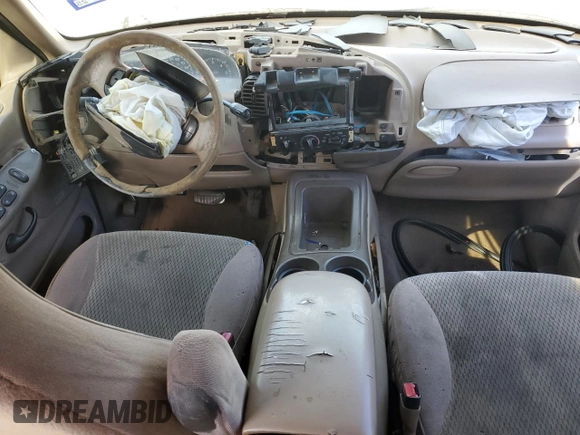 1998 Ford Expedition XLT with VIN 1FMRU1765WLA78708, listed as a Copart auction lot 78035824 with 364,964 mi miles and Salvage Title. Bid and sale history available at carsss.com. Image 8.