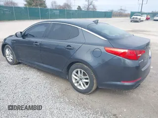 2011 Kia Optima LX z VIN KNAGM4A73B5166988, wystawiony jako IAAI lot #41689192 z przebiegiem 149 123 mil mil oraz . Historia ofert i sprzedaży dostępna na DreamBid. Obrazek 3.