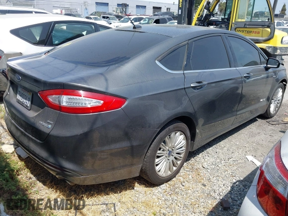 2016 Ford Fusion SE Hybrid z VIN 3FA6P0LU0GR218685, wystawiony jako IAAI lot #42550930 z przebiegiem 178 041 mil mil oraz . Historia ofert i sprzedaży dostępna na DreamBid. Obrazek 4.