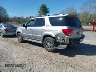 2007 Toyota Sequoia SR5 with VIN 5TDZT34A17S294129, listed as a IAAI auction lot 41880711 with 289,333 mi miles. Bid and sale history available at carsss.com. Image 3.