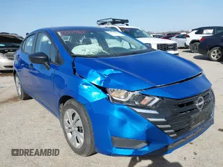 2024 Nissan Versa S z VIN 3N1CN8DV6RL845148, wystawiony jako IAAI lot #41734969 z przebiegiem 24 896 mil mil oraz . Historia ofert i sprzedaży dostępna na DreamBid. Obrazek 1.