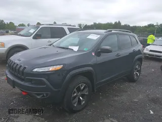 2017 Jeep Cherokee Trailhawk z VIN 1C4PJMBS2HW532974, wystawiony jako IAAI lot #42523785 z przebiegiem 74 272 mil mil oraz . Historia ofert i sprzedaży dostępna na DreamBid. Obrazek 2.