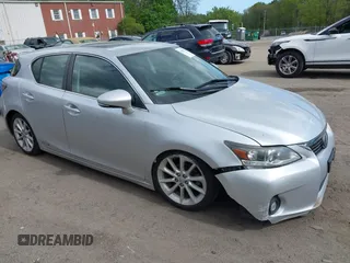 2013 Lexus CT 200h z VIN JTHKD5BH4D2165247, wystawiony jako IAAI lot #42191913 z przebiegiem 113 331 mil mil oraz . Historia ofert i sprzedaży dostępna na DreamBid. Obrazek 1.
