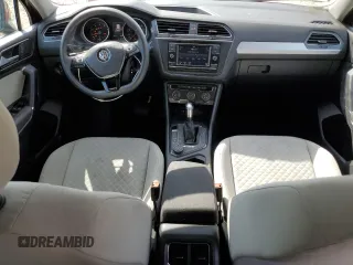 2018 Volkswagen Tiguan S z VIN 3VV0B7AX8JM124256, wystawiony jako Copart lot #53626695 z przebiegiem 82 171 mil mil oraz Szkody całkowita. Historia ofert i sprzedaży dostępna na DreamBid. Obrazek 8.