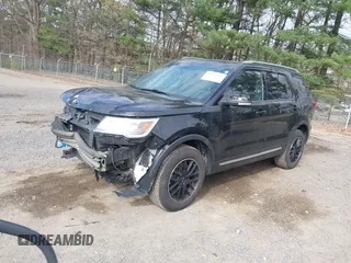 2017 Ford Explorer XLT z VIN 1FM5K8D85HGA83499, wystawiony jako IAAI lot #42059299 z przebiegiem 76 484 mil mil oraz . Historia ofert i sprzedaży dostępna na DreamBid. Obrazek 2.
