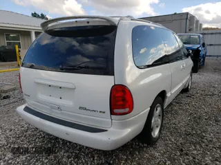 2000 Dodge Caravan ES with VIN 1B4GP74L7YB645653, listed as a Copart auction lot 54732250 with 166,274 mi miles and Non Repairable. Bid and sale history available at carsss.com. Image 4.