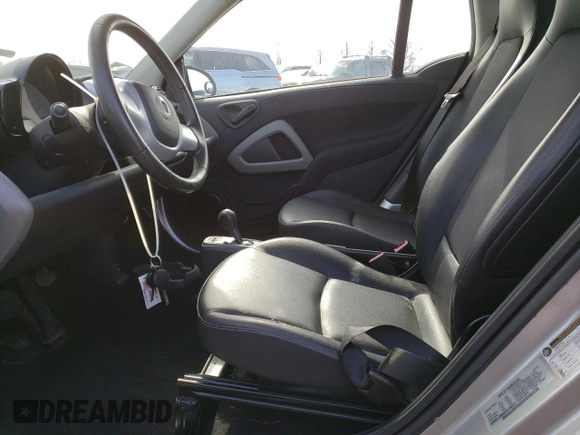 2015 Smart fortwo Passion z VIN WMEEJ3BA8FK790317, wystawiony jako Copart lot #71124392 z przebiegiem Nie podano mil oraz Szkody całkowita. Historia ofert i sprzedaży dostępna na DreamBid. Obrazek 7.