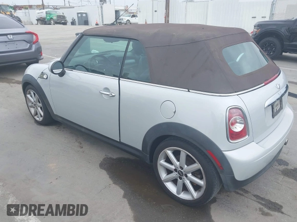 2014 MINI Convertible z VIN WMWZN3C52ET569565, wystawiony jako IAAI lot #42564988 z przebiegiem 66 035 mil mil oraz . Historia ofert i sprzedaży dostępna na DreamBid. Obrazek 3.
