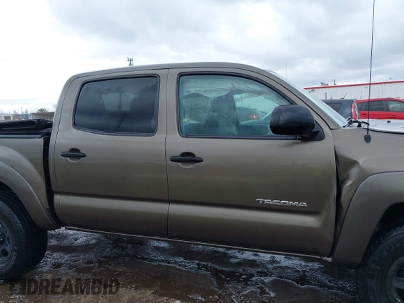 2015 Toyota Tacoma with VIN 3TMLU4EN8FM198605, listed as a IAAI auction lot 42039238 with 132,109 mi miles and . Bid and sale history available at DreamBid. Image 13.