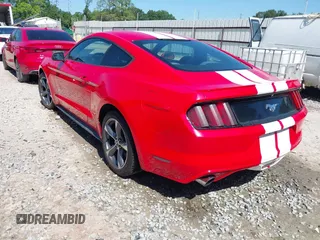 2015 Ford Mustang EcoBoost z VIN 1FA6P8TH3F5337916, wystawiony jako IAAI lot #42176893 z przebiegiem 120 757 mil mil oraz . Historia ofert i sprzedaży dostępna na DreamBid. Obrazek 3.