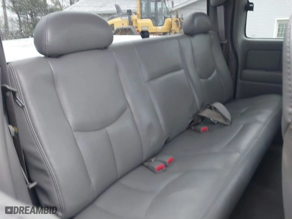 2003 Chevrolet Silverado 2500HD LS with VIN 1GCHK29G13E305698, listed as a IAAI auction lot 41728322 with 134,704 mi miles. Bid and sale history available at carsss.com. Image 8.