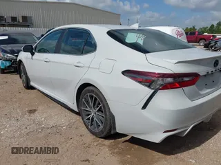 2023 Toyota Camry SE z VIN 4T1T11AK1PU159799, wystawiony jako IAAI lot #42517586 z przebiegiem 51 245 mil mil oraz . Historia ofert i sprzedaży dostępna na DreamBid. Obrazek 3.