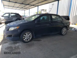2010 Toyota Corolla z VIN 2T1BU4EE6AC455239, wystawiony jako Copart lot #60570335 z przebiegiem 256 499 mil mil oraz Szkoda całkowita • Salvage title. Historia ofert i sprzedaży dostępna na DreamBid. Obrazek 1.