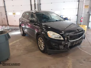 2010 Volvo XC60 3.0T with VIN YV4992DZXA2020907, listed as a IAAI auction lot 41736455 with 140,890 mi miles. Bid and sale history available at carsss.com. Image 1.
