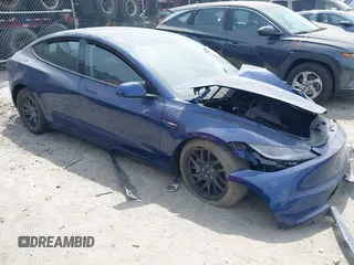 2025 Tesla Model 3 Long Range z VIN 5YJ3E1EB9SF940283, wystawiony jako IAAI lot #42114084 z przebiegiem Nie podano mil oraz . Historia ofert i sprzedaży dostępna na DreamBid. Obrazek 1.