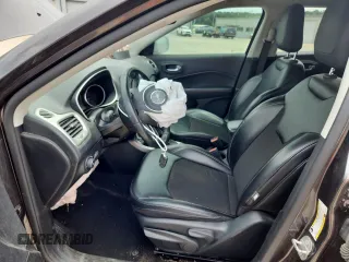 2020 Jeep Compass Latitude z VIN 3C4NJCBB8LT169922, wystawiony jako Copart lot #63466865 z przebiegiem 129 245 mil mil oraz Szkoda całkowita • Salvage title. Historia ofert i sprzedaży dostępna na DreamBid. Obrazek 7.