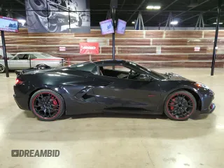 2023 Chevrolet Corvette 3LT z VIN 1G1YC3D47P5503295, wystawiony jako Copart lot #56898975 z przebiegiem 9 480 mil mil oraz Czysty tytuł • Clean title. Historia ofert i sprzedaży dostępna na DreamBid. Obrazek 1.