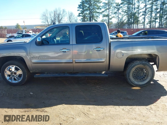 2013 Chevrolet Silverado 1500 LT with VIN 3GCPCSE06DG233909, listed as a IAAI auction lot 41601589 with 328,365 mi miles and . Bid and sale history available at DreamBid. Image 14.