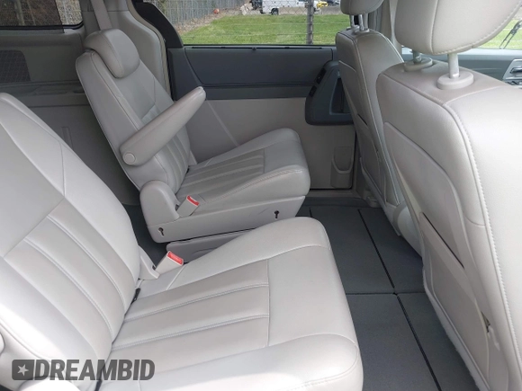 2008 Chrysler Town & Country Touring with VIN 2A8HR54P08R103930, listed as a IAAI auction lot 41971203 with 149,532 mi miles. Bid and sale history available at carsss.com. Image 8.