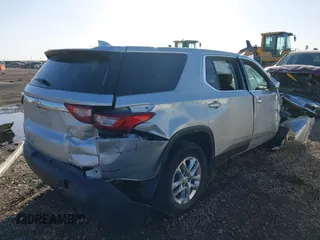 2020 Chevrolet Traverse LS z VIN 1GNERFKW8LJ183878, wystawiony jako IAAI lot #41719712 z przebiegiem 76 165 mil mil oraz . Historia ofert i sprzedaży dostępna na DreamBid. Obrazek 4.