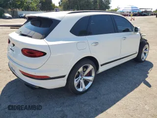 2021 Bentley Bentayga V8 z VIN SJAAM2ZVXMC032804, wystawiony jako Copart lot #70631504 z przebiegiem 37 960 mil mil oraz Szkoda całkowita • Salvage title. Historia ofert i sprzedaży dostępna na DreamBid. Obrazek 3.
