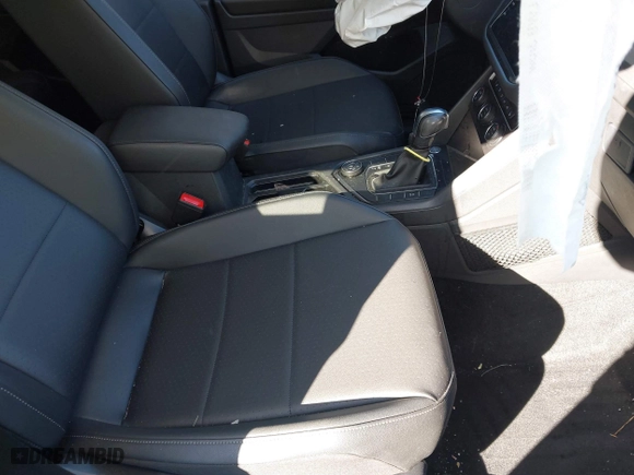 2020 Volkswagen Tiguan SE with VIN 3VV2B7AX5LM068627, listed as a IAAI auction lot 41590858 with 81,020 mi miles. Bid and sale history available at carsss.com. Image 5.