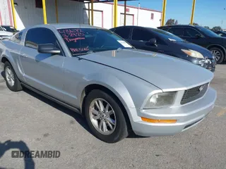 2006 Ford Mustang Standard with VIN 1ZVFT80N565198126, listed as a IAAI auction lot 41946052 with 159,915 mi miles. Bid and sale history available at carsss.com. Image 1.