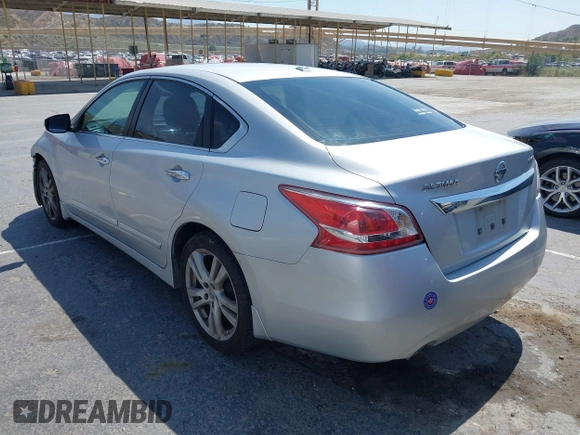 2013 Nissan Altima SV z VIN 1N4BL3AP3DN425384, wystawiony jako IAAI lot #42471028 z przebiegiem 154 095 mil mil oraz . Historia ofert i sprzedaży dostępna na DreamBid. Obrazek 3.