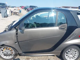 2013 Smart fortwo Pure z VIN WMEEJ3BA2DK697614, wystawiony jako IAAI lot #42405542 z przebiegiem 192 027 mil mil oraz . Historia ofert i sprzedaży dostępna na DreamBid. Obrazek 15.