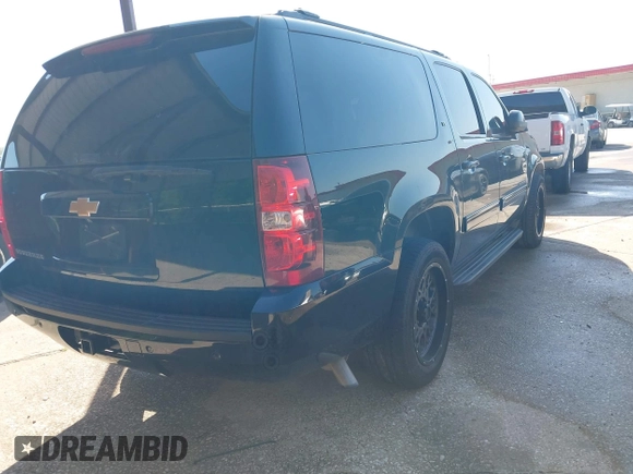 2014 Chevrolet Suburban LT with VIN 1GNSCJE03ER203943, listed as a IAAI auction lot 41982720 with 288,135 mi miles and . Bid and sale history available at DreamBid. Image 4.