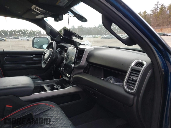 2023 Ram 1500 Big Horn z VIN 1C6RRFBG4PN550817, wystawiony jako IAAI lot #41240195 z przebiegiem 8 105 mil mil oraz . Historia ofert i sprzedaży dostępna na DreamBid. Obrazek 5.