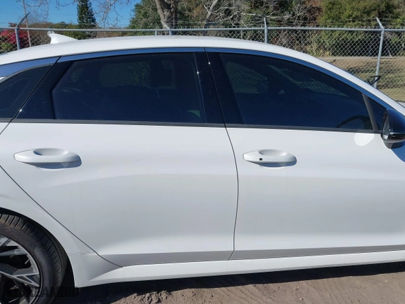 2025 Kia K5 GT-Line with VIN KNAG64J70S5273135, listed as a IAAI auction lot 41048578 with 4,640 mi miles. Bid and sale history available at carsss.com. Image 13.