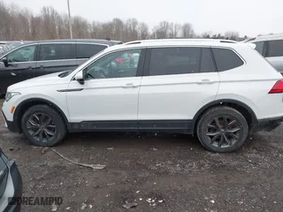 2022 Volkswagen Tiguan SE with VIN 3VV2B7AX8NM068186, listed as a IAAI auction lot 41704979 with 48,424 mi miles. Bid and sale history available at carsss.com. Image 14.