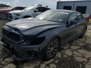 2022 Volvo S60 Momentum with VIN 7JRL12FZXNG161676, listed as a Copart auction lot 60475624 with 12,741 mi miles and Salvage Title. Bid and sale history available at carsss.com. Image 1.