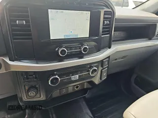 2022 Ford F-150 XL z VIN 1FTFW1EDXNFB38773, wystawiony jako IAAI lot #42851413 z przebiegiem 47 347 mil mil oraz . Historia ofert i sprzedaży dostępna na DreamBid. Obrazek 24.