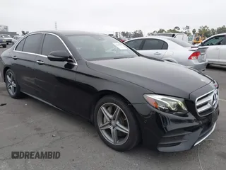 2017 Mercedes-Benz E 300 Luxury z VIN WDDZF4JB8HA221645, wystawiony jako IAAI lot #42466083 z przebiegiem 83 172 mil mil oraz . Historia ofert i sprzedaży dostępna na DreamBid. Obrazek 1.