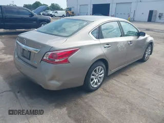 2013 Nissan Altima SV with VIN 1N4AL3AP4DN561907, listed as a IAAI auction lot 42230149 with 189,351 mi miles and . Bid and sale history available at carsss.com. Image 4.