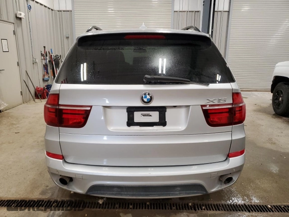 2013 BMW X5 xDrive35i z VIN 5UXZV4C5XD0B23352, wystawiony jako Copart lot #57481655 z przebiegiem 126 891 mil mil oraz Szkody całkowita. Historia ofert i sprzedaży dostępna na DreamBid. Obrazek 6.