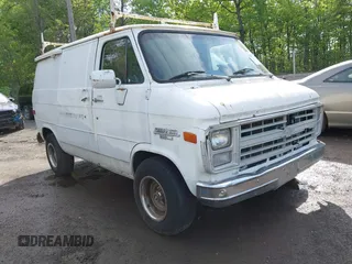 1985 Chevrolet Chevy Van z VIN 1GCEG25H2F7165561, wystawiony jako IAAI lot #42177088 z przebiegiem Nie podano mil oraz . Historia ofert i sprzedaży dostępna na DreamBid. Obrazek 1.