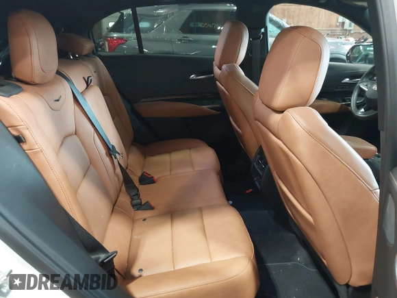 2024 Cadillac XT4 AWD Premium Luxury z VIN 1GYFZDR47RF206465, wystawiony jako IAAI lot #42562562 z przebiegiem 5 951 mil mil oraz . Historia ofert i sprzedaży dostępna na DreamBid. Obrazek 8.