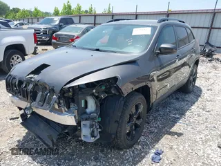 2018 Jeep Cherokee Latitude z VIN 1C4PJMCB8JD568944, wystawiony jako IAAI lot #42244217 z przebiegiem 34 945 mil mil oraz . Historia ofert i sprzedaży dostępna na DreamBid. Obrazek 2.