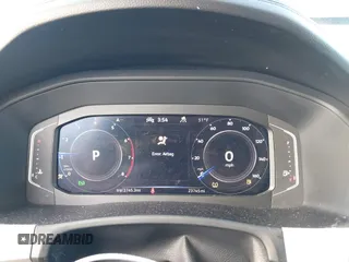 2022 Volkswagen Atlas SE z VIN 1V2HR2CA4NC523017, wystawiony jako IAAI lot #41754371 z przebiegiem 23 745 mil mil oraz . Historia ofert i sprzedaży dostępna na DreamBid. Obrazek 7.